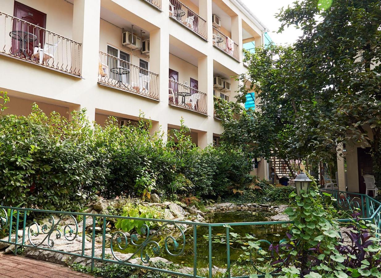 Marco Club Hotel Gagra Exterior photo